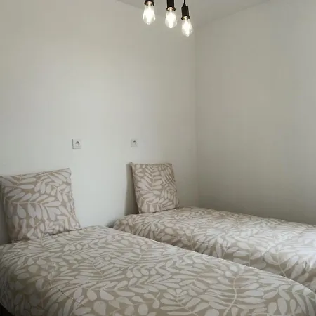 Maison Au Pied Des Remparts, Parking, Terrain *